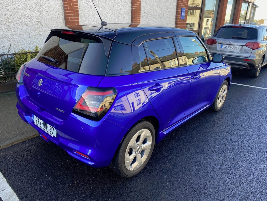 Suzuki Swift 0.0 1.2 HYBRID MOTION Hatchback Hybrid Blue