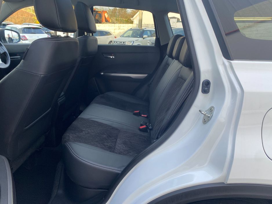 Suzuki Vitara 0.0 1.4 Hybrid SZ5 MT SUV Petrol White