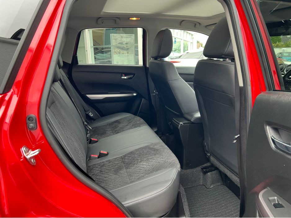Suzuki Vitara 0.0 1.4 B/JET HYBRID SZ5 AL Hatchback Petrol Red