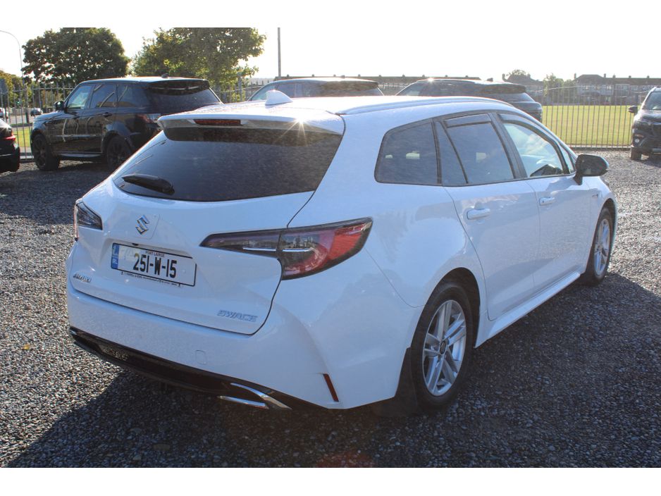 Suzuki Swace 0.0 1.8 HYBRID MOTION CVT Estate Hybrid White