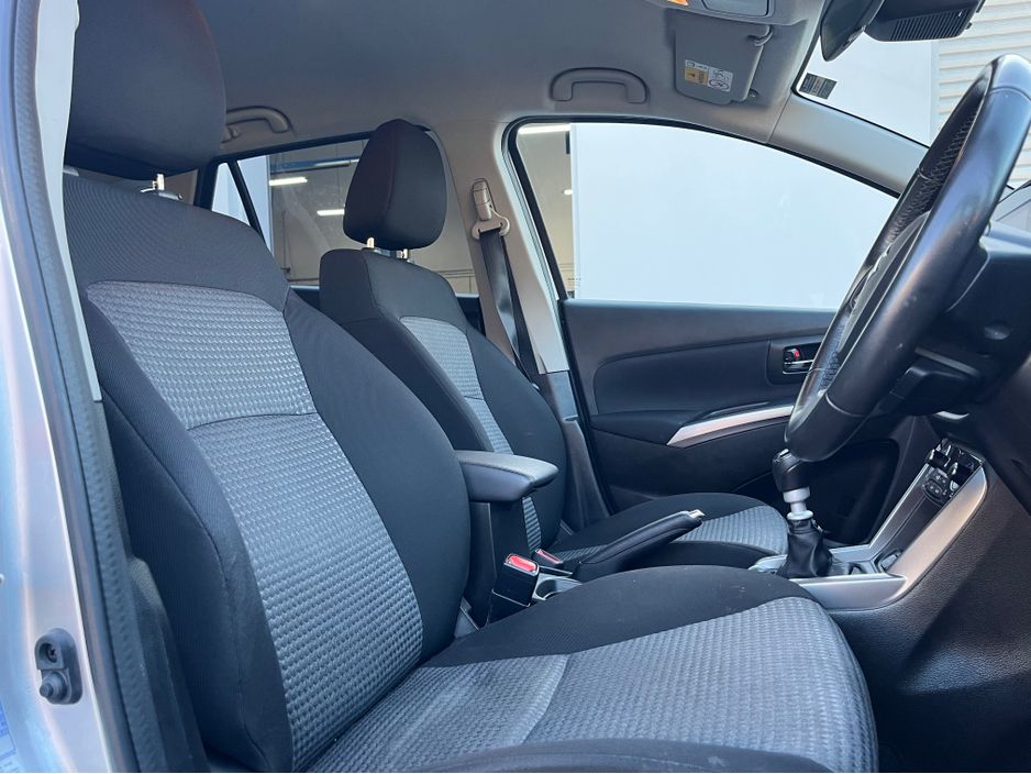 Suzuki S-Cross 0.0 S-CROSS MOTION B-JET BOOSTERJET Hatchback Hybrid Silver