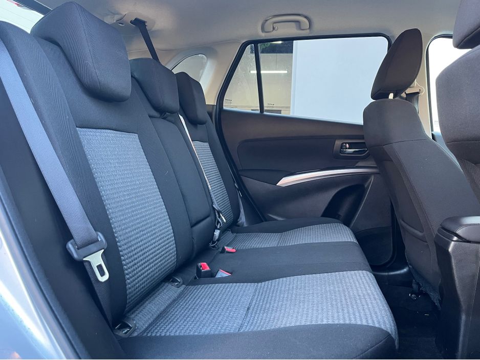 Suzuki S-Cross 0.0 S-CROSS MOTION B-JET BOOSTERJET Hatchback Hybrid Silver