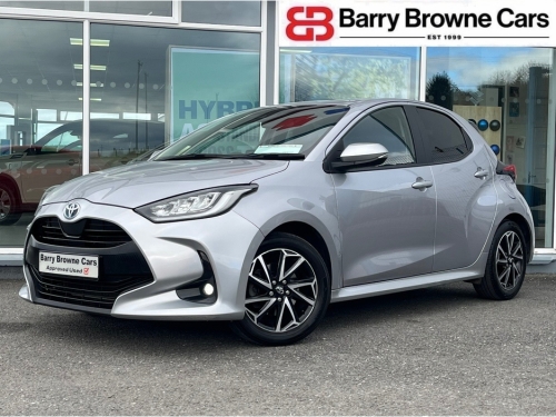 Toyota Yaris 0.0 DESIGN HEV CVT Hatchback Hybrid Silver