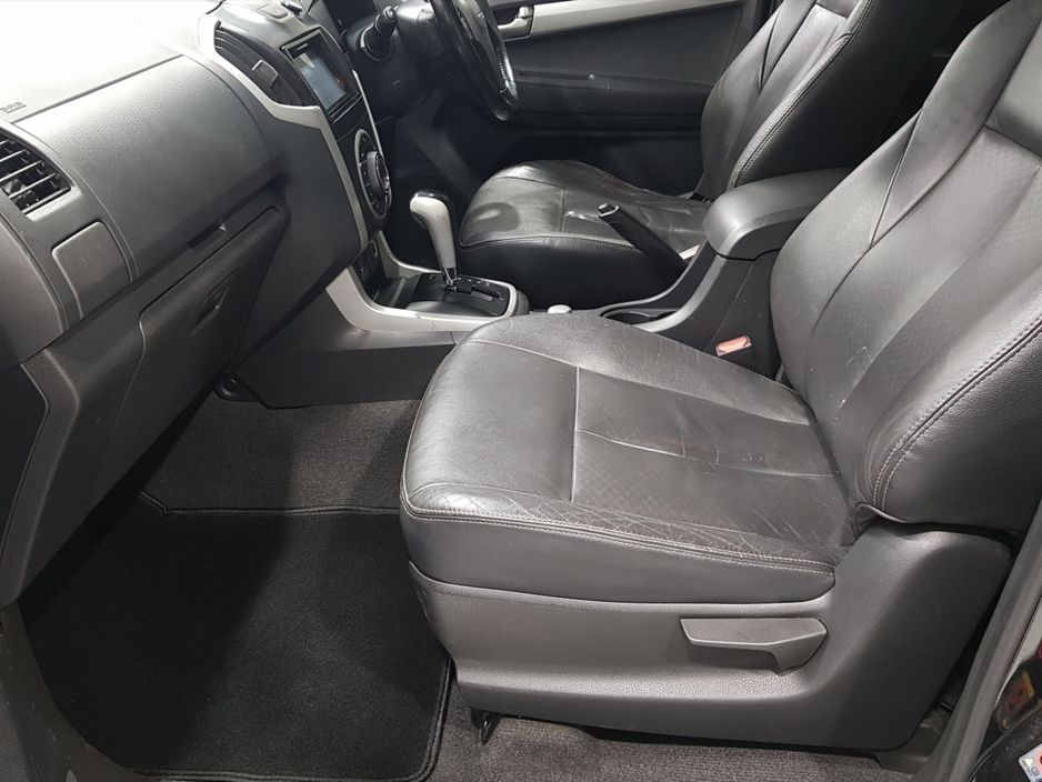Isuzu D-Max 0.0 2.5 TD UTAH VISION D/C 16 Pickup Diesel Black